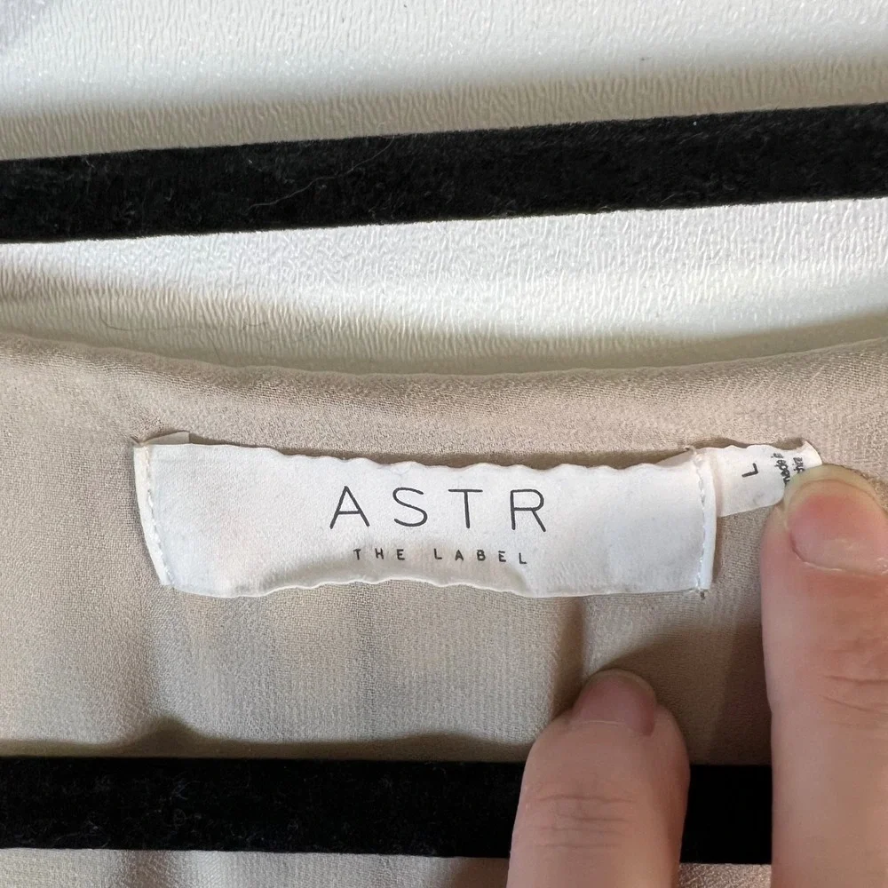 ASTR The Label Champagne Satin V-Neck Bubble Hem Puff Sleeve Blouse Large dressy